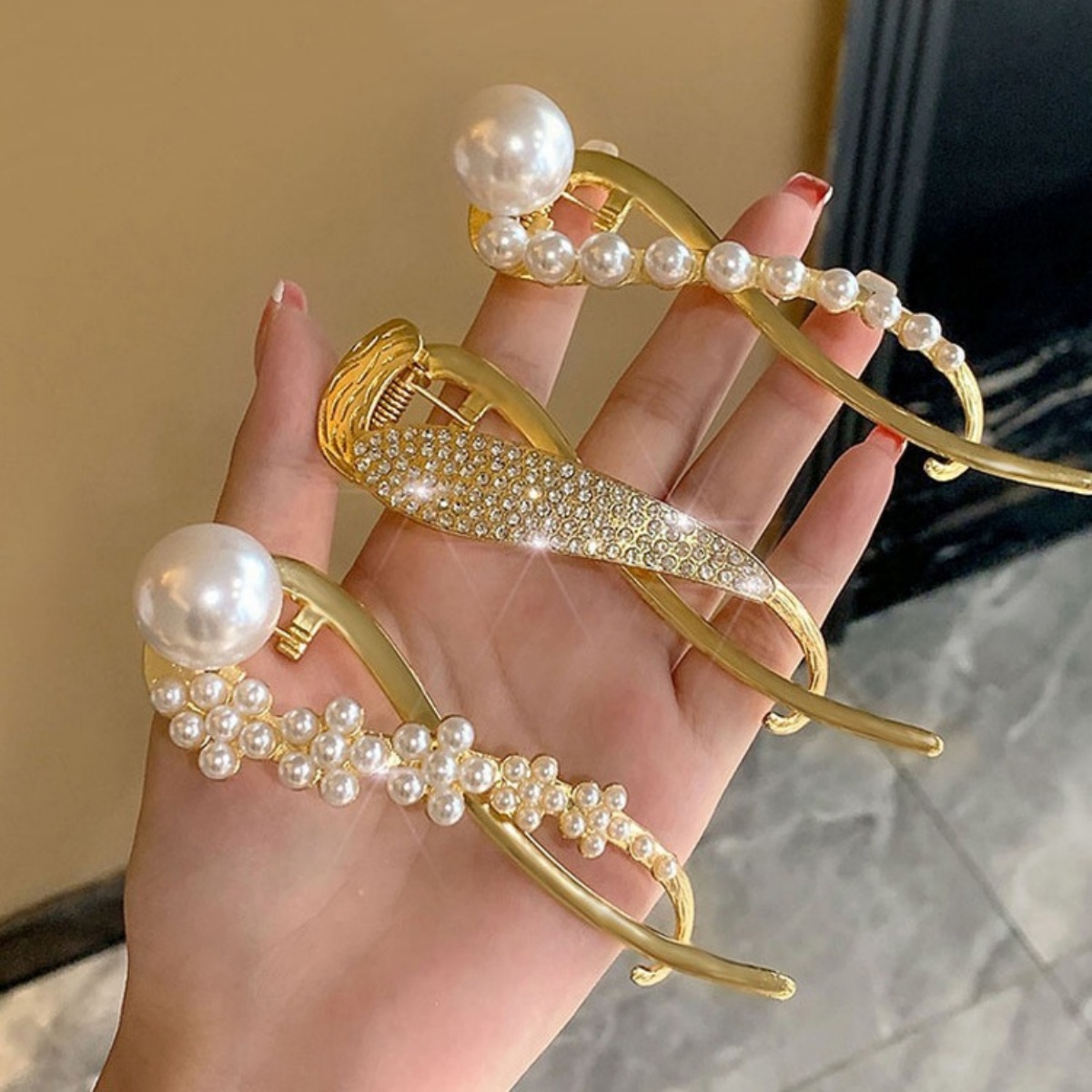 Elegant Glitter Pearl Hair Cli - đánh giá và giá Korean Lifestyle & Kids Boutique Photos